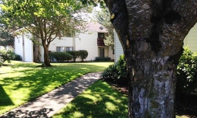 Centennial House | Relaxing Retreat at the Foot of Your Ideal Apartment