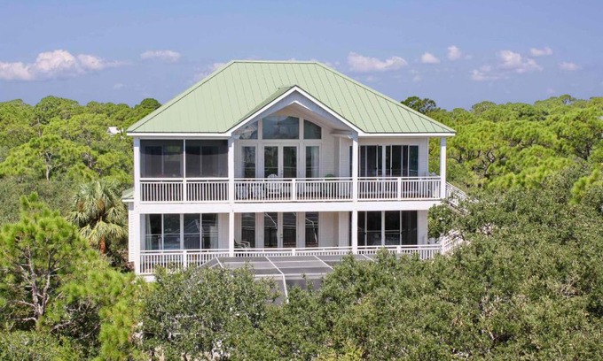 East End House | Family-Friendly Retreat at Camellia Cottage Awaits You