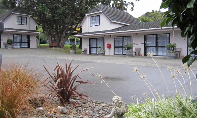 Lower Hutt Hotel | Guest Favorite: Camellia Court Motel - 4-Star Comfort