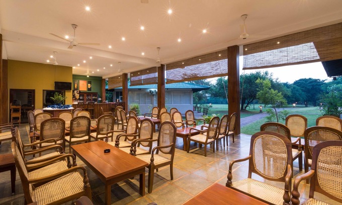 Dambulla Hotel | Relax at Camellia Resort and Spa with Pool & Restaurant
