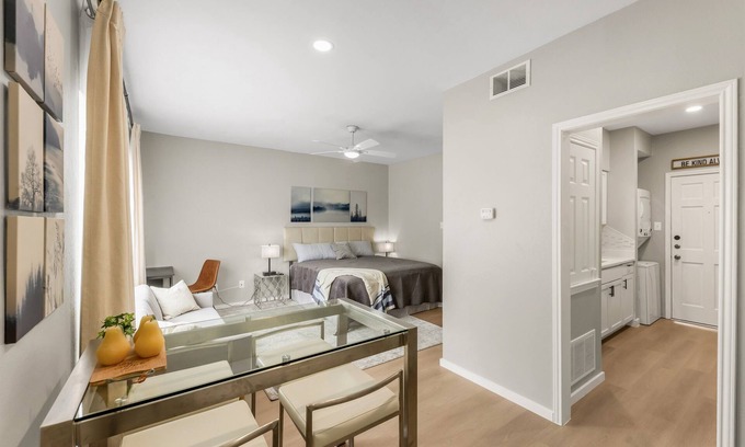 Northgate Apartment | Camellia: Studio Apt, 4 Minute walk to A&M