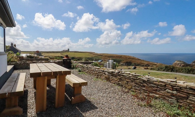 Tintagel House | Family-Friendly Camelot Cottage with Ocean View in Tintagel