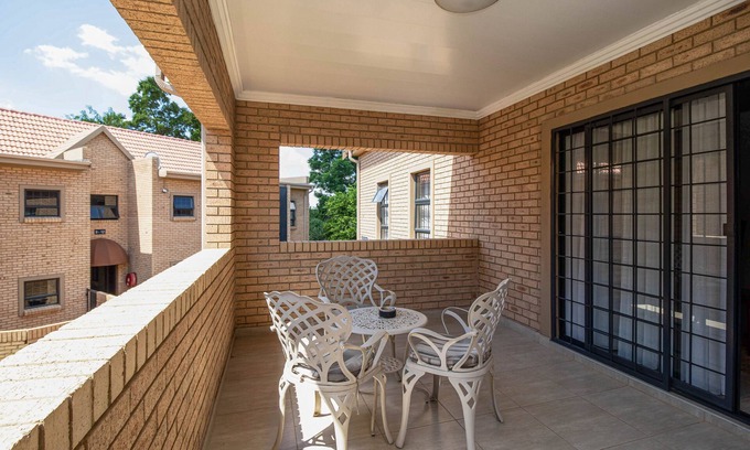 Potchefstroom Apartment | Cozy Camelot Guest House & Apartments - Rated 9.8/10