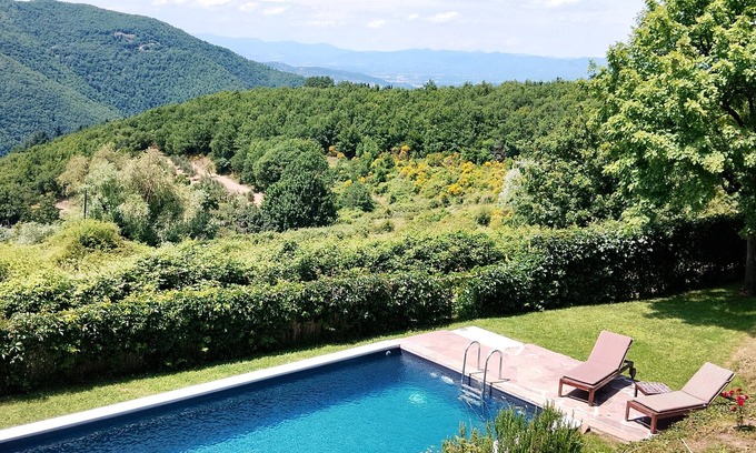Londa Bed & Breakfast | Relax in a Cozy Room with Hot Tub, Pool & Scenic Terrace