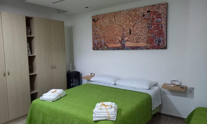 Gianola House | Experience Comfort at CAMERA EDEN: Family Fun & Hot Tub