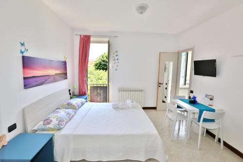 Cannero Riviera House | Family-Friendly Retreat at Camera Molly with Dining Options
