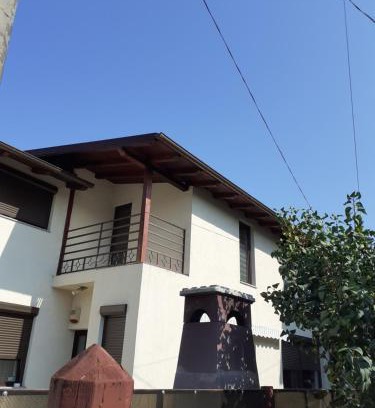 Pitesti Apartment | Pet-Friendly Retreat at Camere Centrale with Breakfast Included