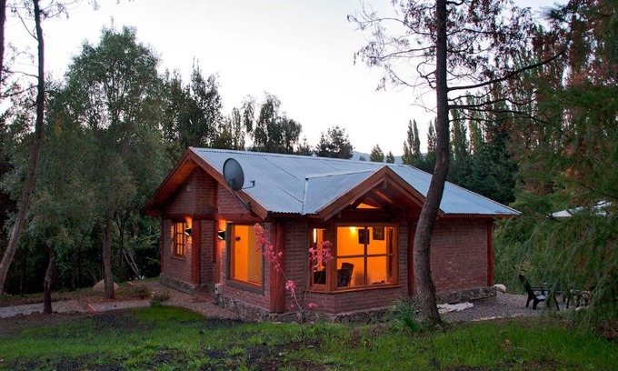 El Bolson House | Discover Camino de los Pioneros: Poolside Family Retreat