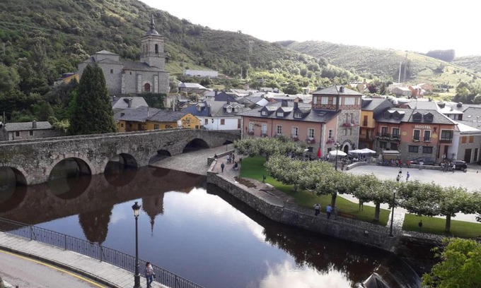Molinaseca Apartment | Family-Friendly Retreat at Camino Real - Rated 8.8 by Guests