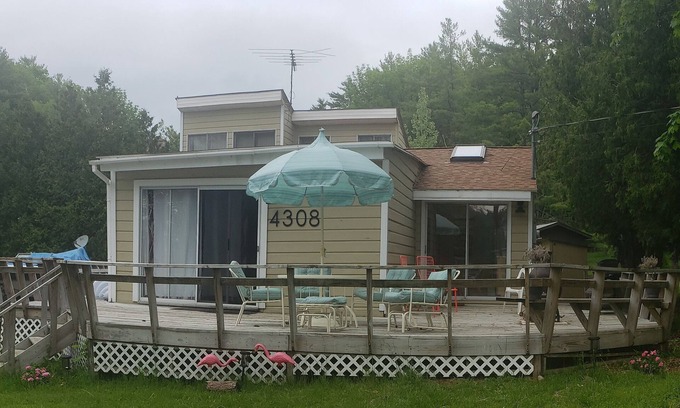 Putnam Station House | Experience Gull Bay: Lake Views and Beach Access Await