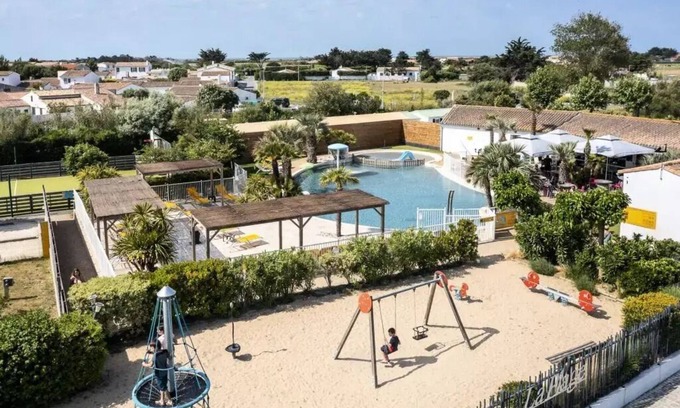 Saint-Clement-des-Baleines House | Relax at Camping Romanée La Plage: Premium Mobile Home Getaway