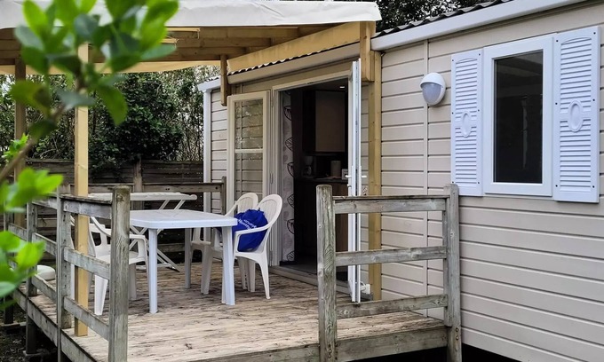 Saint Nazaire sur Charente House | Oceanfront Camping Flower L'Abri-côtier: Family-Friendly Retreat