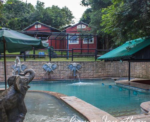 Sodwana Bay Ski Chalet | Cozy Camp Jonathan: Pet-Friendly with Oceanfront Views
