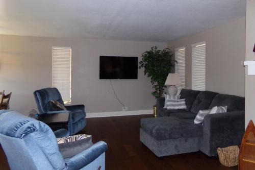 Rock Harbor House | Top Rated Camp Rampe Lakefront Cabin for Family Getaways