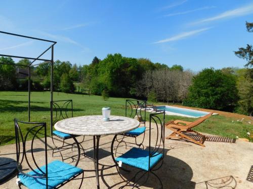 Carsac-Aillac House | Experience Comfort and Relaxation with Heated Pool Access