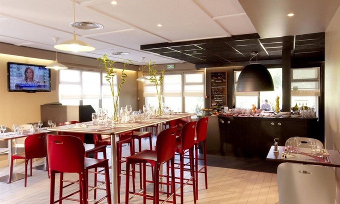 Auch Hotel | Discover Campanile Auch: Family-Friendly with Spa & Dining