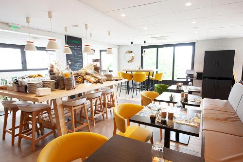 Clermont-Ferrand Hotel | Discover Campanile Clermont Ferrand - Le Brezet Retreat