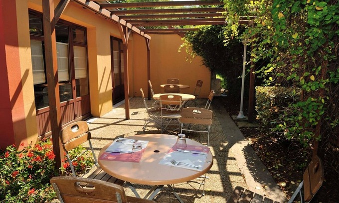 Thiers Hotel | Comfortable Stay at Campanile Clermont Thiers with Spa