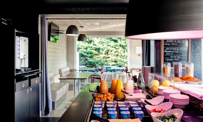 Corbeil-Essonnes Hotel | Discover Campanile Evry Ouest: Family-Friendly Retreat