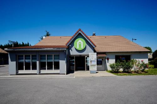 Corbeil-Essonnes Hotel | Pet-Friendly Campanile Evry Ouest with Great Amenities