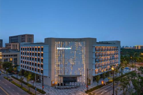 Pudong Hotel | Campanile Hotel Shanghai Dishui Lake Planetarium
