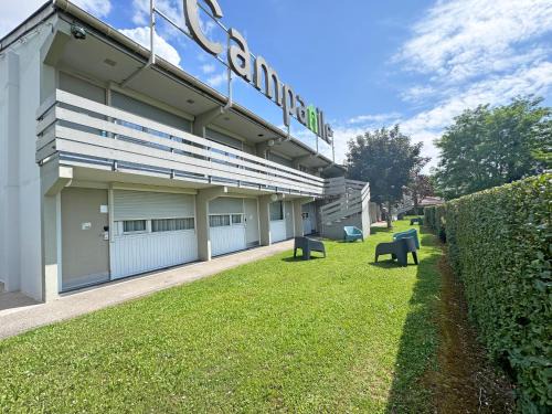 L'Isle-d'Abeau Hotel | Pet-Friendly Campanile L'Isle d'Abeau with Ocean Views