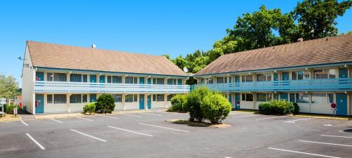 Dammarie Les Lys Hotel | Comfortable Stay at Campanile Melun Sud - Dammarie les Lys