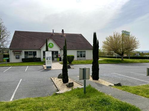 Saint-Victor Hotel | Discover Campanile Montluçon with Family-Friendly Amenities