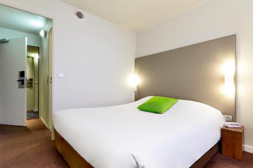 Bagnolet Hotel | Pet-Friendly Campanile Paris Est - Your Ideal Family Getaway