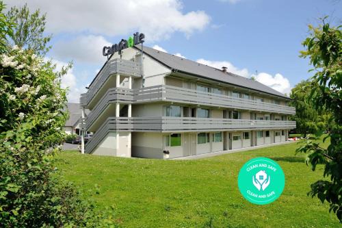 Lesmenils Hotel | Discover Campanile Pont-à-Mousson: Pet-Friendly Retreat