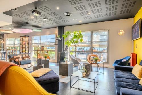 Le Mesnil-Amelot Hotel | Pet-Friendly Campanile Roissy with Spa & Hot Tub Access