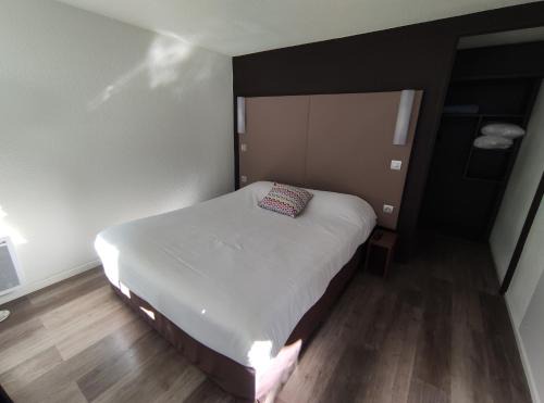 Vion Hotel | Pet-Friendly Retreat at Campanile Sablé-Sur-Sarthe Vion