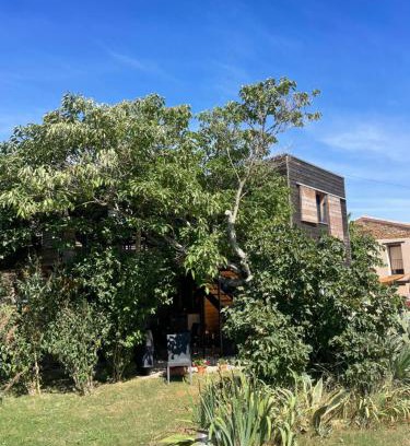 Bedoin House | Unique Views at Camp de Base Ventoux with Child-Friendly Perks