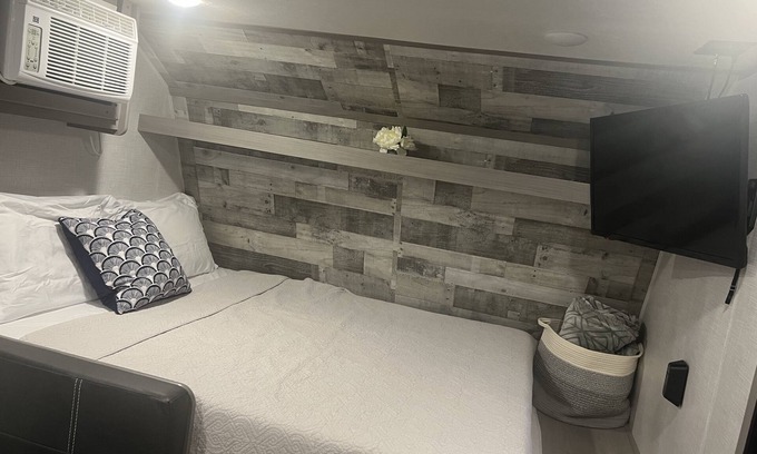 Navarre House | Convenient RV Retreat Just 10 Minutes from Navarre Beach