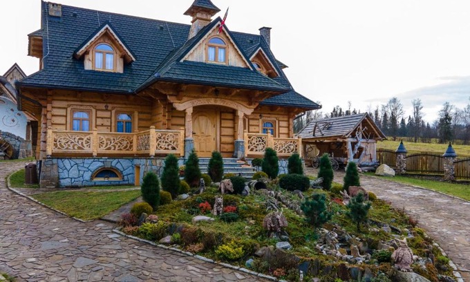 Czarny Dunajec Villa | Discover CamPetrus - Your Family Retreat with Hot Tub Bliss