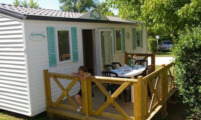 Montpon-Menesterol House | Camping 3 étoiles - Piscine - ccbb0ic