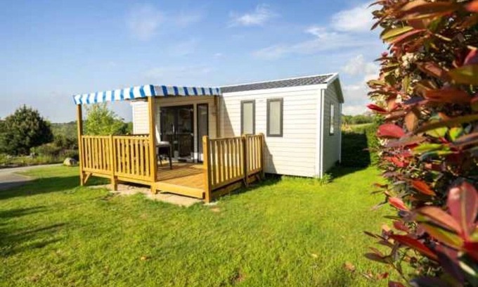 Pouldreuzic House | Cozy 3-Star Camping with Pool and Family-Friendly Amenities
