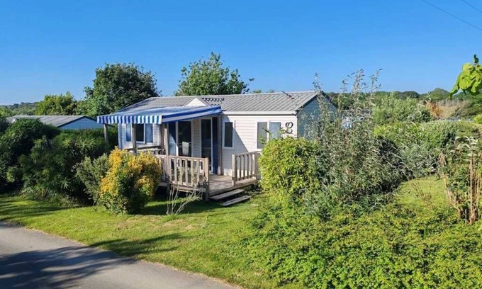 Pouldreuzic House | Relax at Camping 3 Étoiles with Pool and Spa Amenities