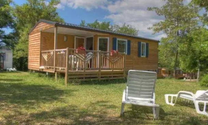 Recoubeau-Jansac House | Family-Friendly Camping with Water Park & Spa Amenities