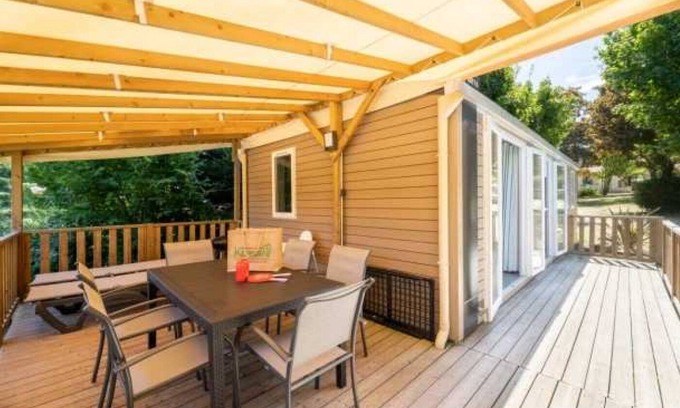 Eymouthiers House | Family-Friendly 4-Star Camping with Aquatic Fun Awaits!