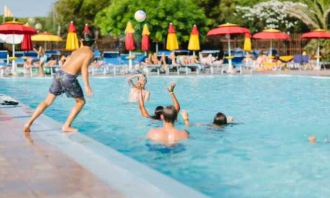 Alghero House | Experience 4-Star Camping with Pool and Spa Amenities