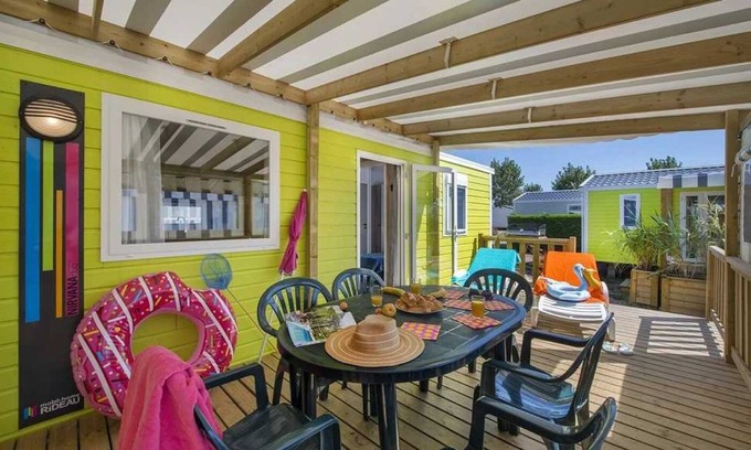 Brem Sur Mer House | Family-Friendly Camping with Pool & Aquatic Park Fun