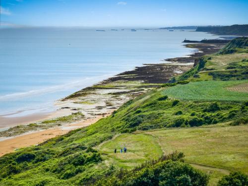Colleville-sur-Mer Resort | Family-Friendly Camping at Colleville-sur-Mer with Pool