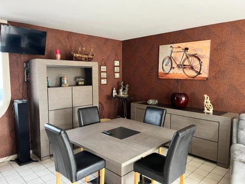 Tourlaville Other | Family-Friendly Retreat at Camping De Collignon with Hot Tub