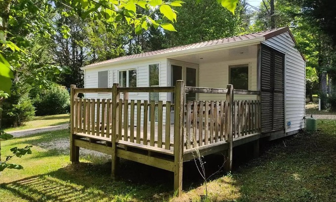 La Cassagne House | Comfortable Stay at La Grande Prade Campsite with Air-Con