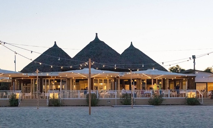 Lido degli Scacchi House | Discover Camping Florenz: Oceanfront Relaxation Awaits