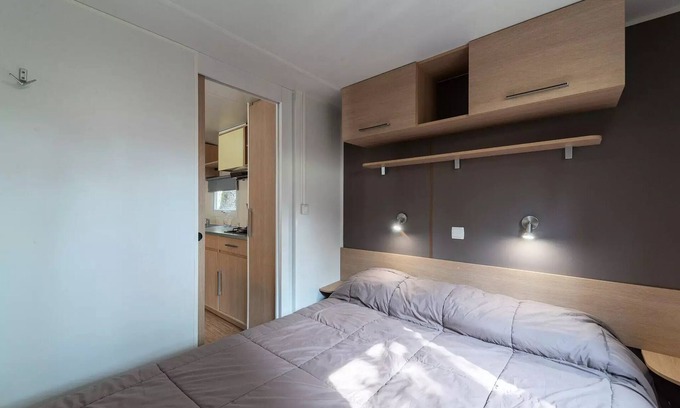 Chateauneuf-de-Galaure House | Discover Comfort XL at Camping Le Château de Galaure