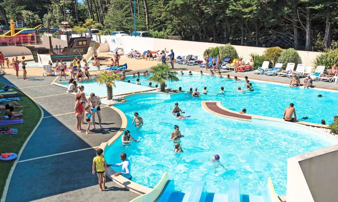 Brem Sur Mer House | Family-Friendly Camping L'Océan with Oceanfront Amenities