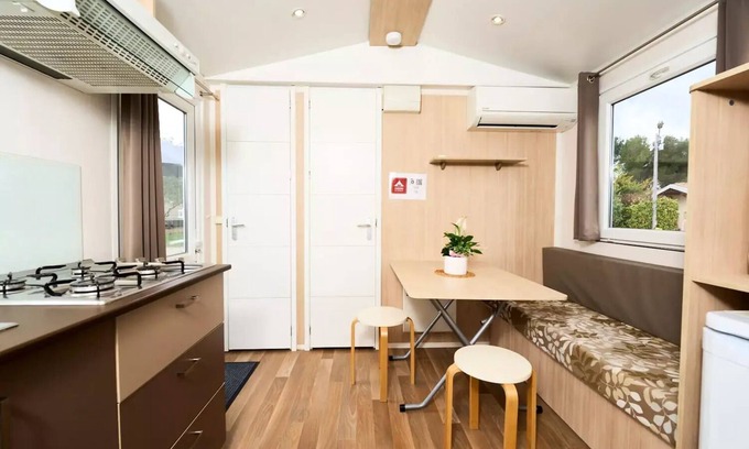 Malemort-du-Comtat House | Family-Friendly Camping La Cerise: Cozy Mobile Home Getaway