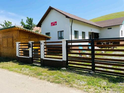 Petrestii de Jos House | Camping La Ozan